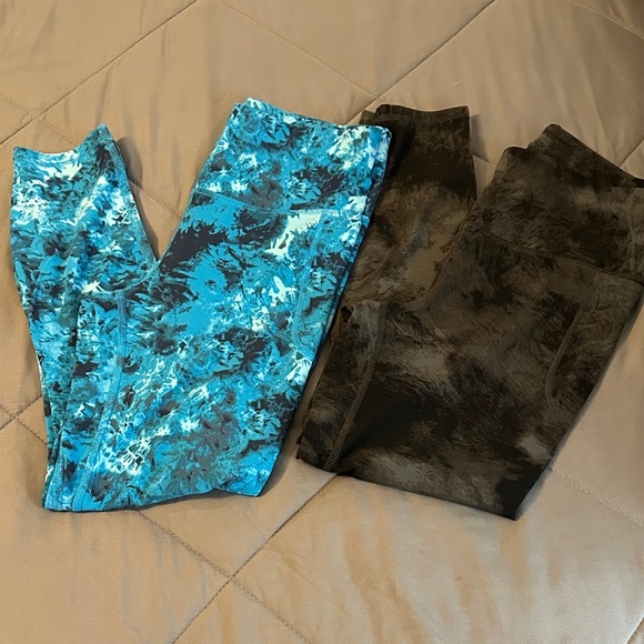 Under Armour Blue and Black Patterned Leggings 2 pairs M - Picture 2 of 4